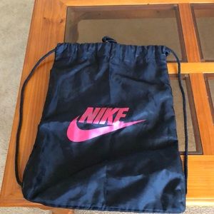Nike draw strong bag
